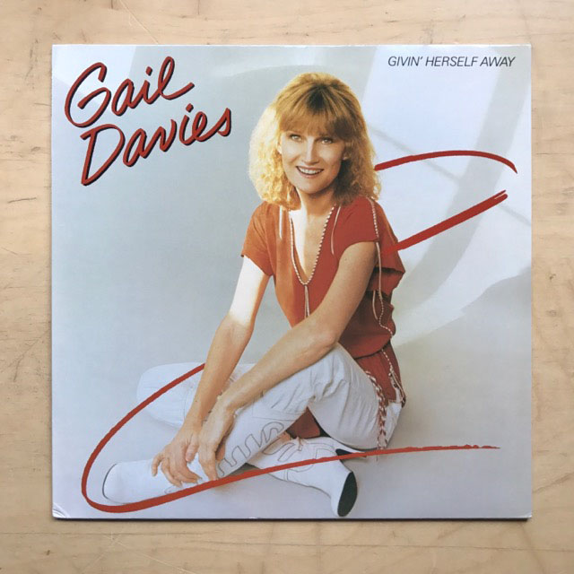 GAIL DAVIES - GIVIN' HERSELF AWAY