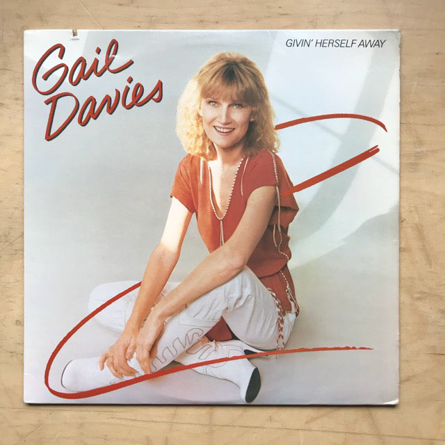 GAIL DAVIES - GIVIN' HERSELF AWAY